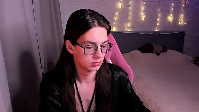 Alfreda Mills online show from 12, 9, 2025