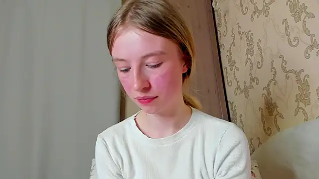 Snapshot of minidivaa_ chatting on 7, 1, 2025 minidivaa online show from 7, 1, 2025