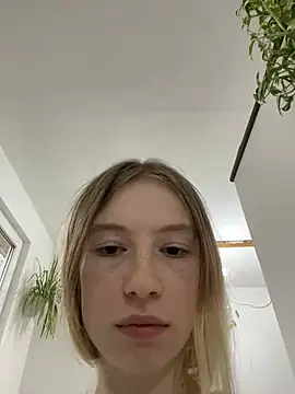 Snapshot of minidivaa_ chatting on 8, 1, 2025 minidivaa online show from 8, 1, 2025