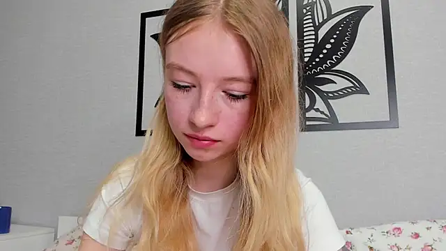 Snapshot of minidivaa_ chatting on 4, 2, 2025 minidivaa online show from 4, 2, 2025