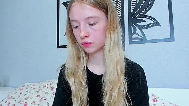 Snapshot of minidivaa_ chatting on 8, 2, 2025 minidivaa online show from 8, 2, 2025