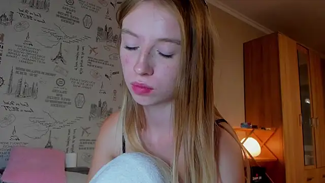 Snapshot of minidivaa_ chatting on 13, 9, 2025 minidivaa online show from 13, 9, 2025