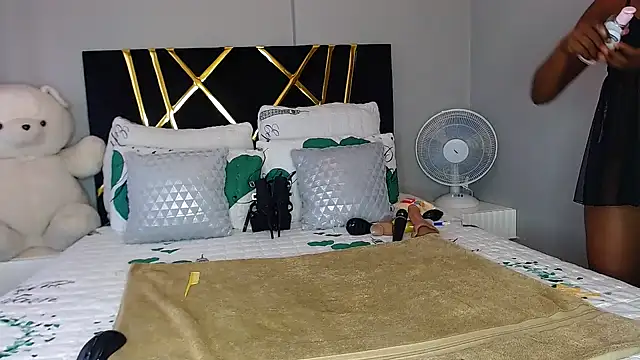 Snapshot of MissBigNipples chatting on 21, 2, 2025 MissBigNipples online show from 21, 2, 2025