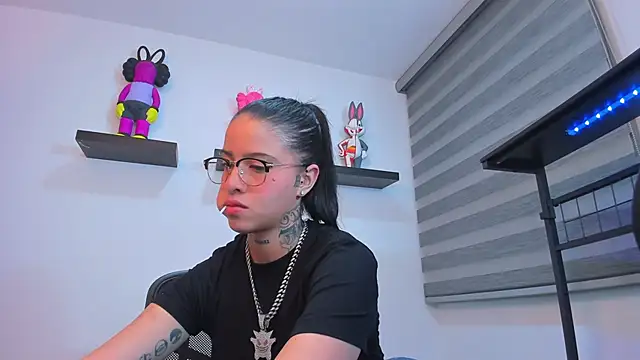 Gangster Girl online show from 28, 11, 2025