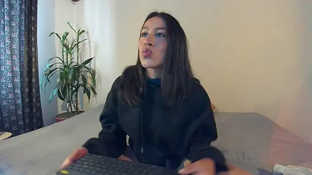 EmiGomez  online show from 11, 2, 2025