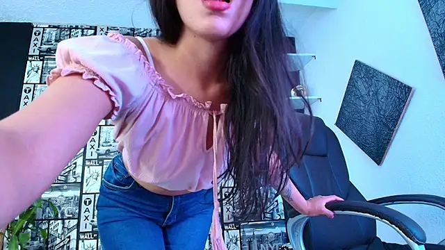 EmiGomez  online show from 3, 12, 2025