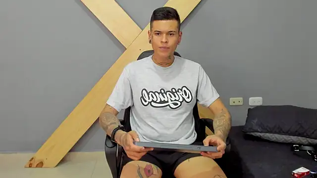 Snapshot of jamesinked_ chatting on 27, 12, 2024 jamesinked  online show from 27, 12, 2024