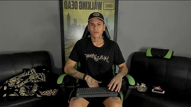 Snapshot of jamesinked_ chatting on 10, 1, 2025 jamesinked  online show from 10, 1, 2025