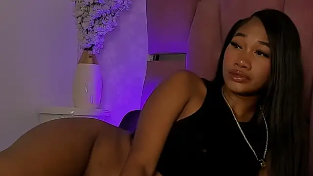 Snapshot of vayoleen chatting on 23, 10, 2025 vayoleen online show from 23, 10, 2025