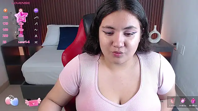 Snapshot of nadine_russo chatting on 3, 12, 2024 nadine russo online show from 3, 12, 2024