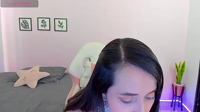 Snapshot of sophie_pazz chatting on 25, 10, 2025 sophie pazz online show from 25, 10, 2025