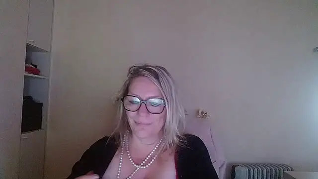 Snapshot of Silkesquirt chatting on 13, 10, 2025 Silkesquirt online show from 13, 10, 2025