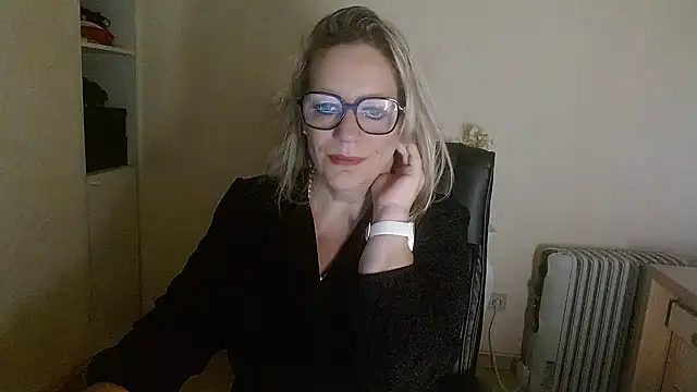 Snapshot of Silkesquirt chatting on 23, 10, 2025 Silkesquirt online show from 23, 10, 2025
