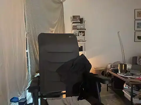 Snapshot of P4RtYBOII92 chatting on 21, 12, 2025 P4RtYBOII92 online show from 21, 12, 2025