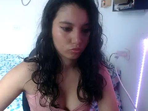 Snapshot of HannaKlein chatting on 6, 10, 2025 HannaKlein online show from 6, 10, 2025