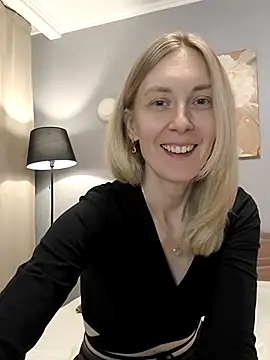 AvelinaLeoni online show from 6, 10, 2025