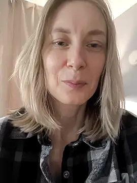 AvelinaLeoni online show from 18, 11, 2025