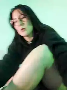 Elle Lee  online show from 1, 2, 2025