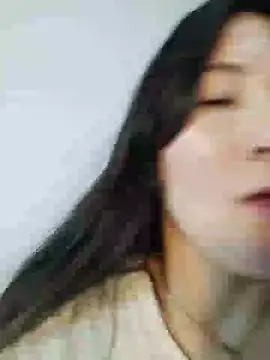 Elle Lee  online show from 13, 2, 2025