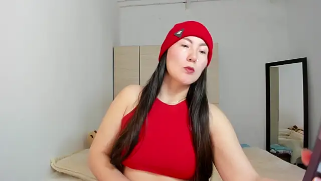 Elle Lee  online show from 10, 9, 2025