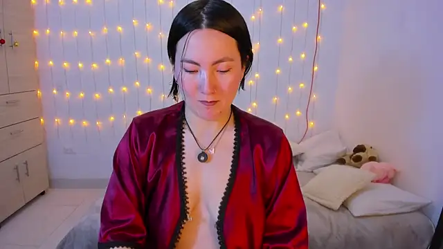 Elle Lee  online show from 16, 12, 2025