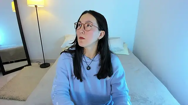 Snapshot of Elle_Lee_ chatting on 7, 3, 2026 Elle Lee online show from 7, 3, 2026