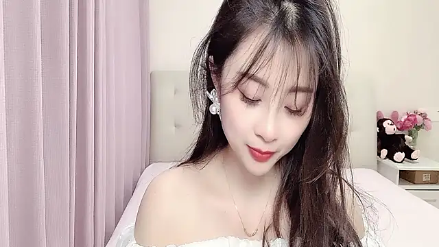 aisha123123 online show from 9, 3, 2025