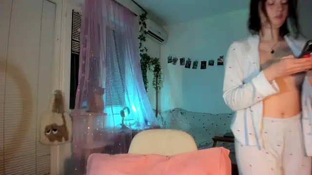 Snapshot of Jenny_darling_love chatting on 20, 4, 2026 Jenny darling love online show from 20, 4, 2026