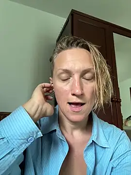 Snapshot of UmaTruewoman chatting on 5, 5, 2026 UmaTruewoman online show from 5, 5, 2026