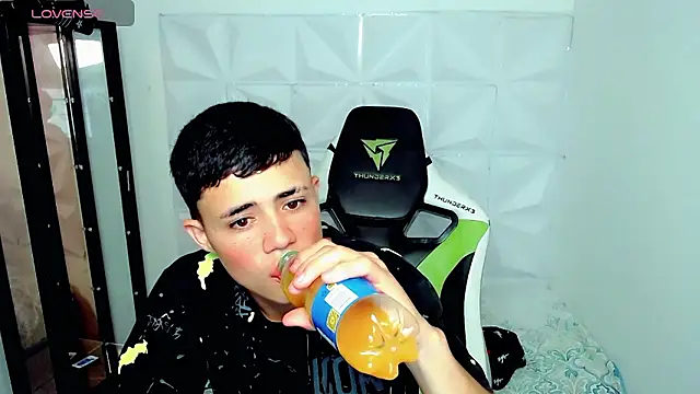 Snapshot of bby_santi chatting on 4, 12, 2024 bby santi online show from 4, 12, 2024