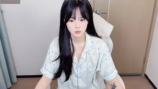 Snapshot of Mini-X chatting on 10, 10, 2025 Mini-X online show from 10, 10, 2025