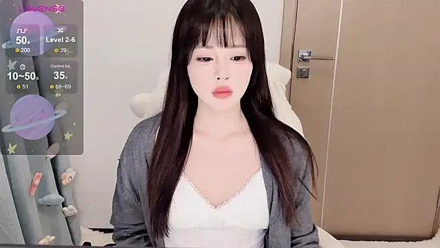 Snapshot of Mini-X chatting on 22, 10, 2025 Mini-X online show from 22, 10, 2025