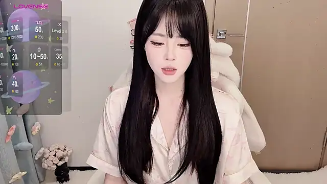 Snapshot of Mini-X chatting on 5, 11, 2025 Mini-X online show from 5, 11, 2025