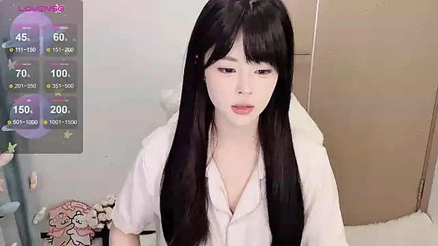 Snapshot of Mini-X chatting on 10, 11, 2025 Mini-X online show from 10, 11, 2025