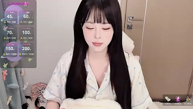 Snapshot of Mini-X chatting on 13, 11, 2025 Mini-X online show from 13, 11, 2025