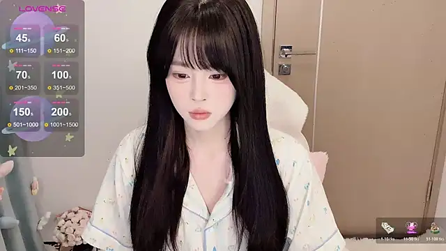 Snapshot of Mini-X chatting on 18, 11, 2025 Mini-X online show from 18, 11, 2025