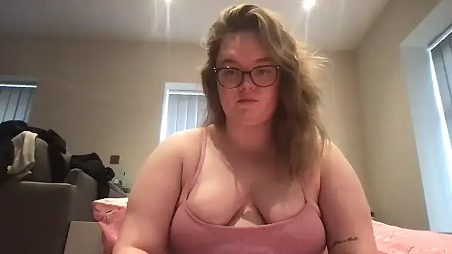 Snapshot of honeyyy24 chatting on 28, 4, 2026 honeyyy24 online show from 28, 4, 2026