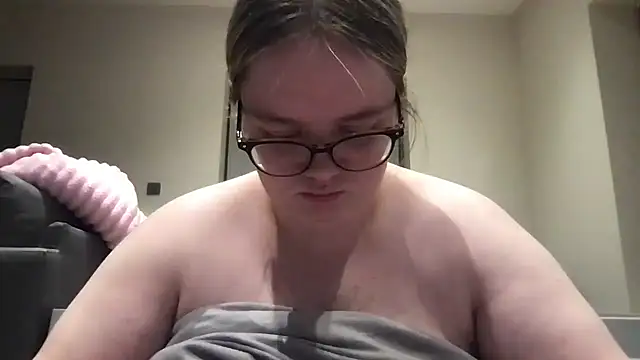 Snapshot of honeyyy24 chatting on 11, 5, 2026 honeyyy24 online show from 11, 5, 2026