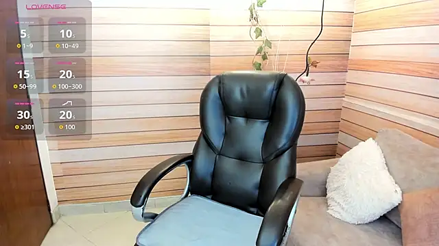 Snapshot of marien_thomson_ chatting on 2, 10, 2025 marien thomson online show from 2, 10, 2025