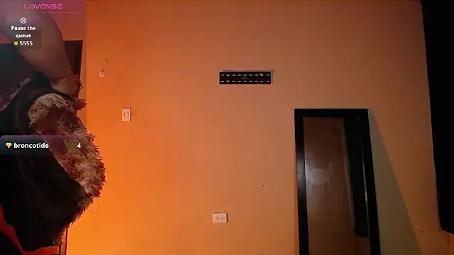 Snapshot of goddess_valXX chatting on 8, 6, 2026 goddess valXX online show from 8, 6, 2026