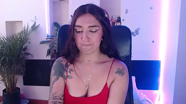 Snapshot of Lia-mitch chatting on 24, 2, 2025 Lia-mitch online show from 24, 2, 2025