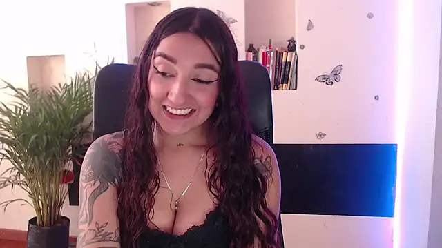 Snapshot of Lia-mitch chatting on 12, 3, 2025 Lia-mitch online show from 12, 3, 2025