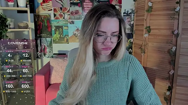 LadyIzabel online show from 12, 12, 2024