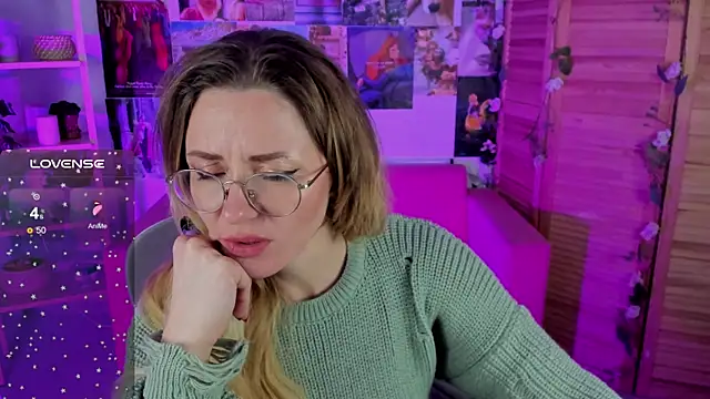 LadyIzabel online show from 12, 12, 2024