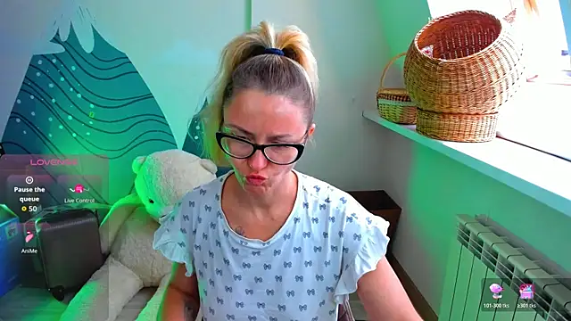 Snapshot of LadyIzabel chatting on 7, 7, 2026 LadyIzabel online show from 7, 7, 2026