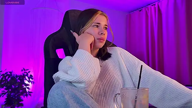 AliceSunday online show from 5, 10, 2025