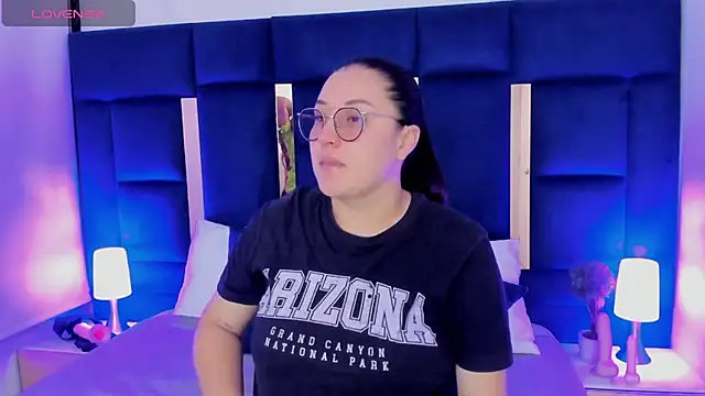 rebecaandpamela online show from 4, 12, 2024