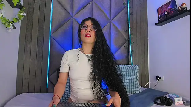 BriaConner  online show from 17, 10, 2025