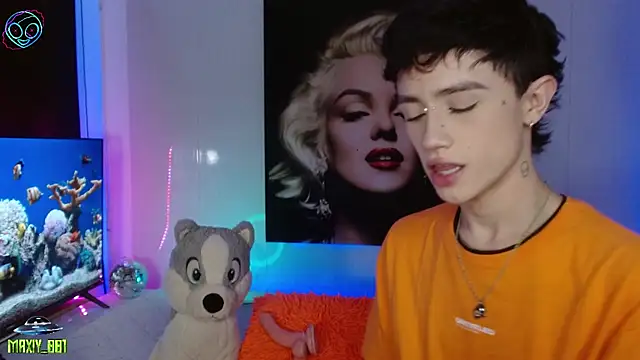 maxiy 001 online show from 10, 3, 2025