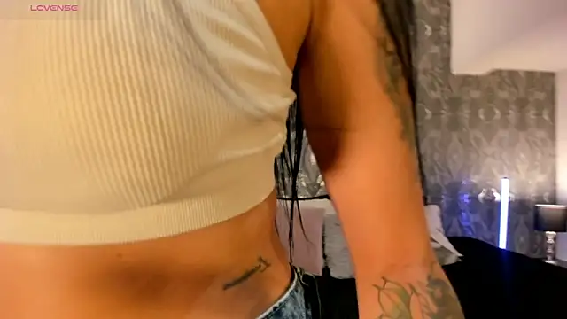 Snapshot of AriRobert_ chatting on 5, 11, 2025 AriRobert online show from 5, 11, 2025